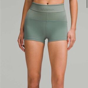 LULULEMON License to Train High-Rise Short 2" Logo, Grey Eucalyptus, Size 8